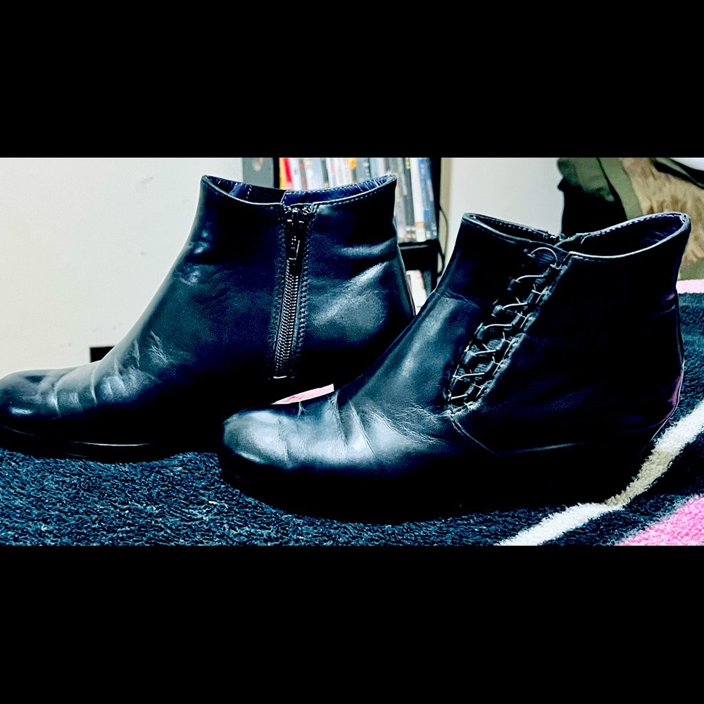 Size 7.5 Vaneli zip ankle boots black leather